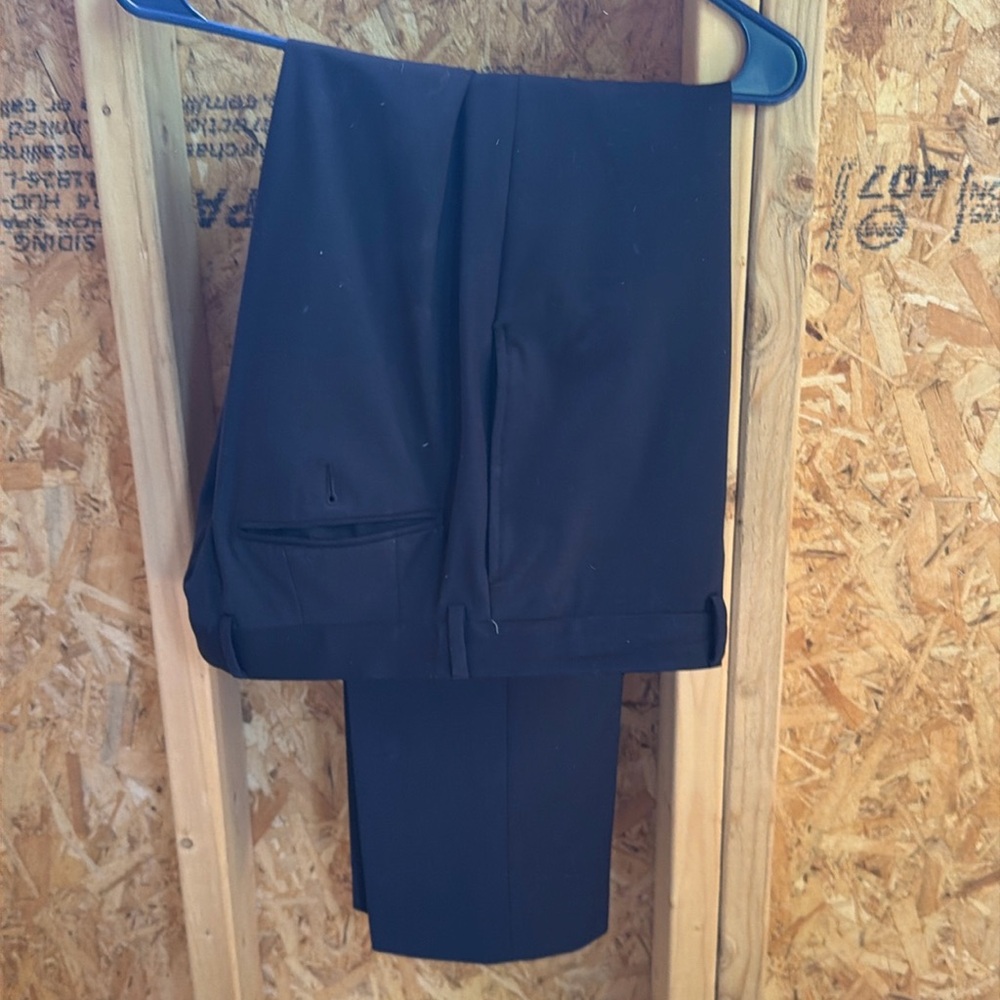 Calvin Klein Men’s 34 x 30 Dress Pants